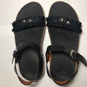 Fitflop Back-Strap Sandals size 5 Black Ruffle